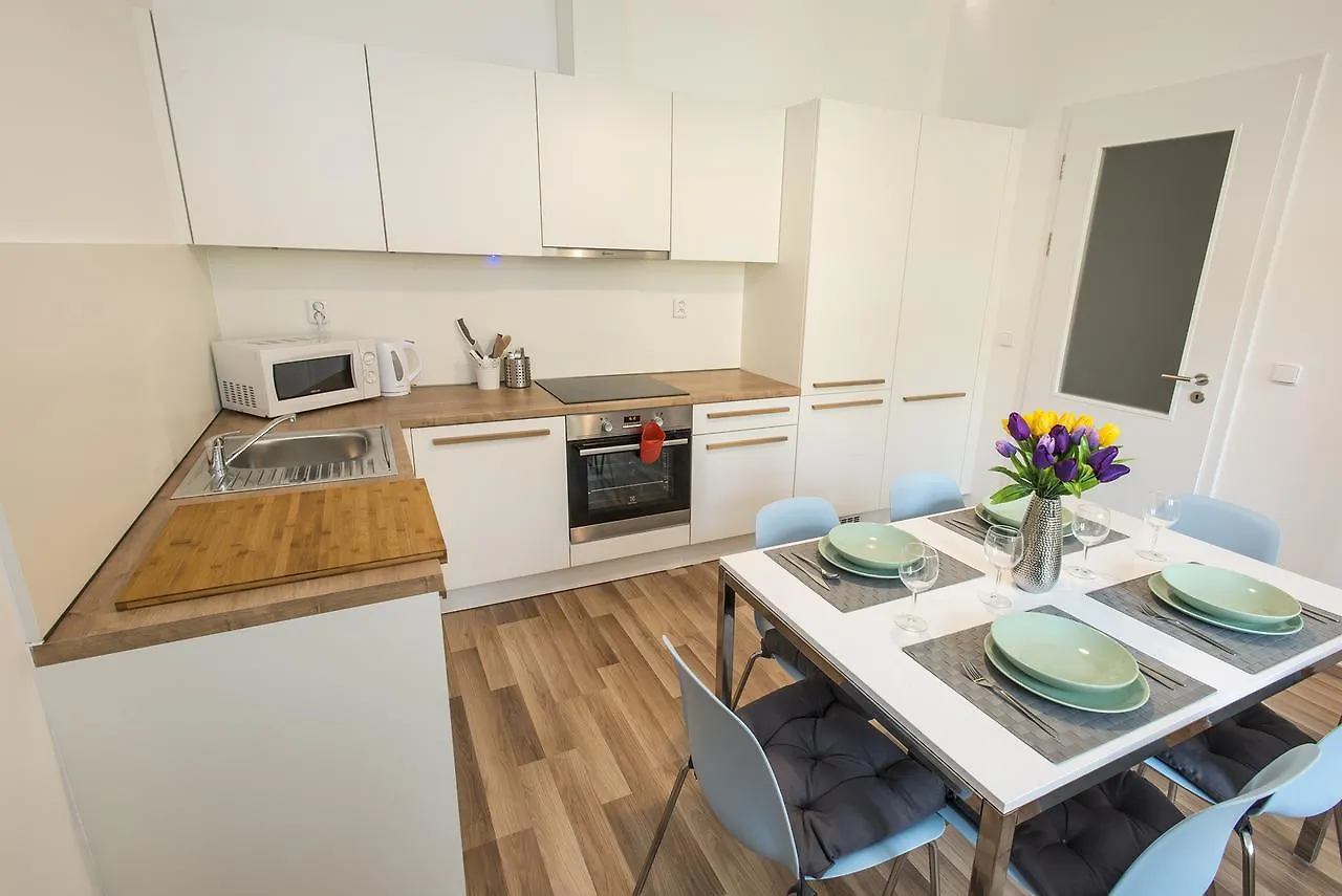 Neklanova Apartments Prag 3*,